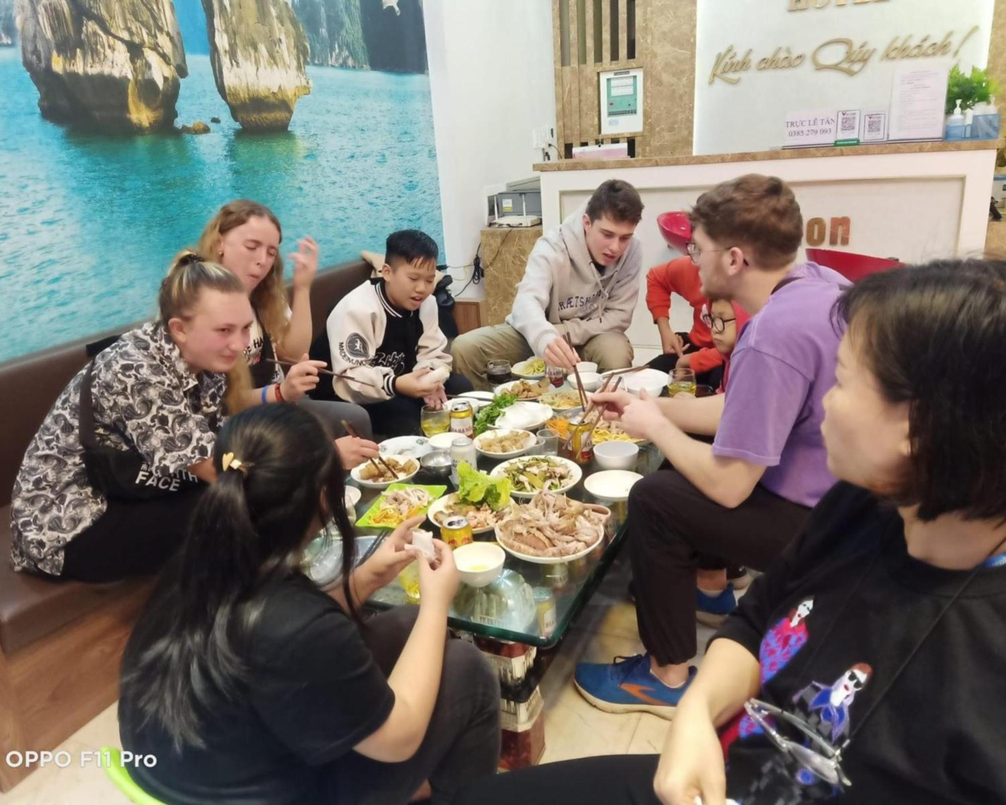 Ha Long Fancy Hostel With Vegetarian And Vegan Restaurant Exterior foto