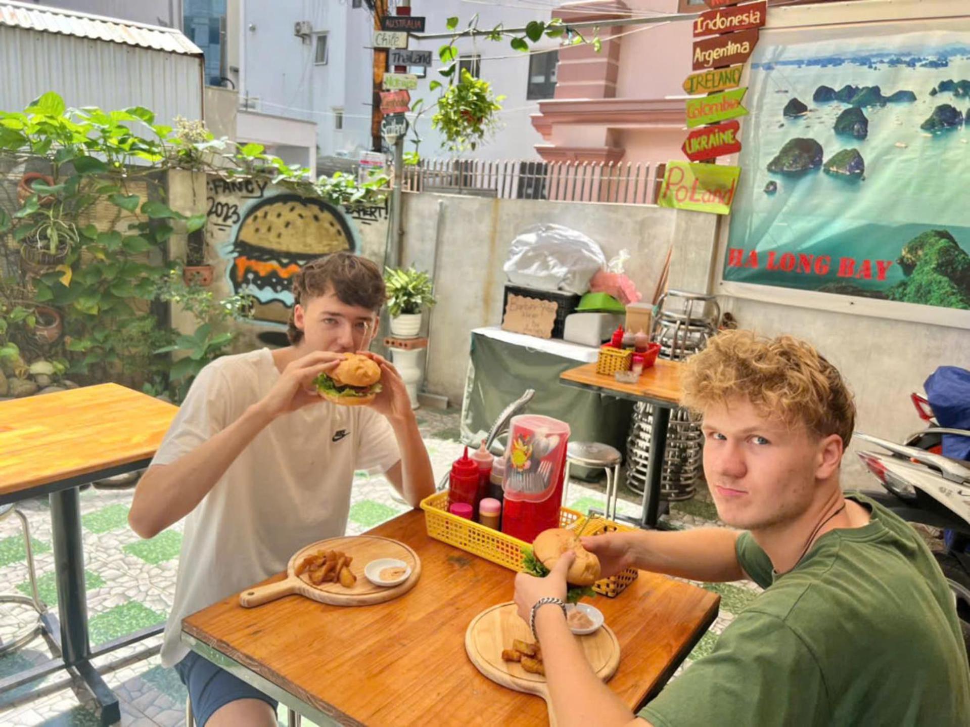 Ha Long Fancy Hostel With Vegetarian And Vegan Restaurant Exterior foto